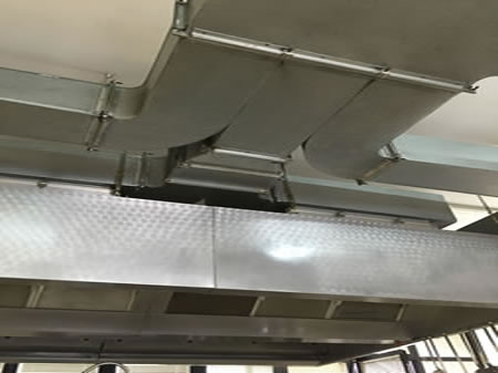 kuhinjska napa sa odsisnim kanalom